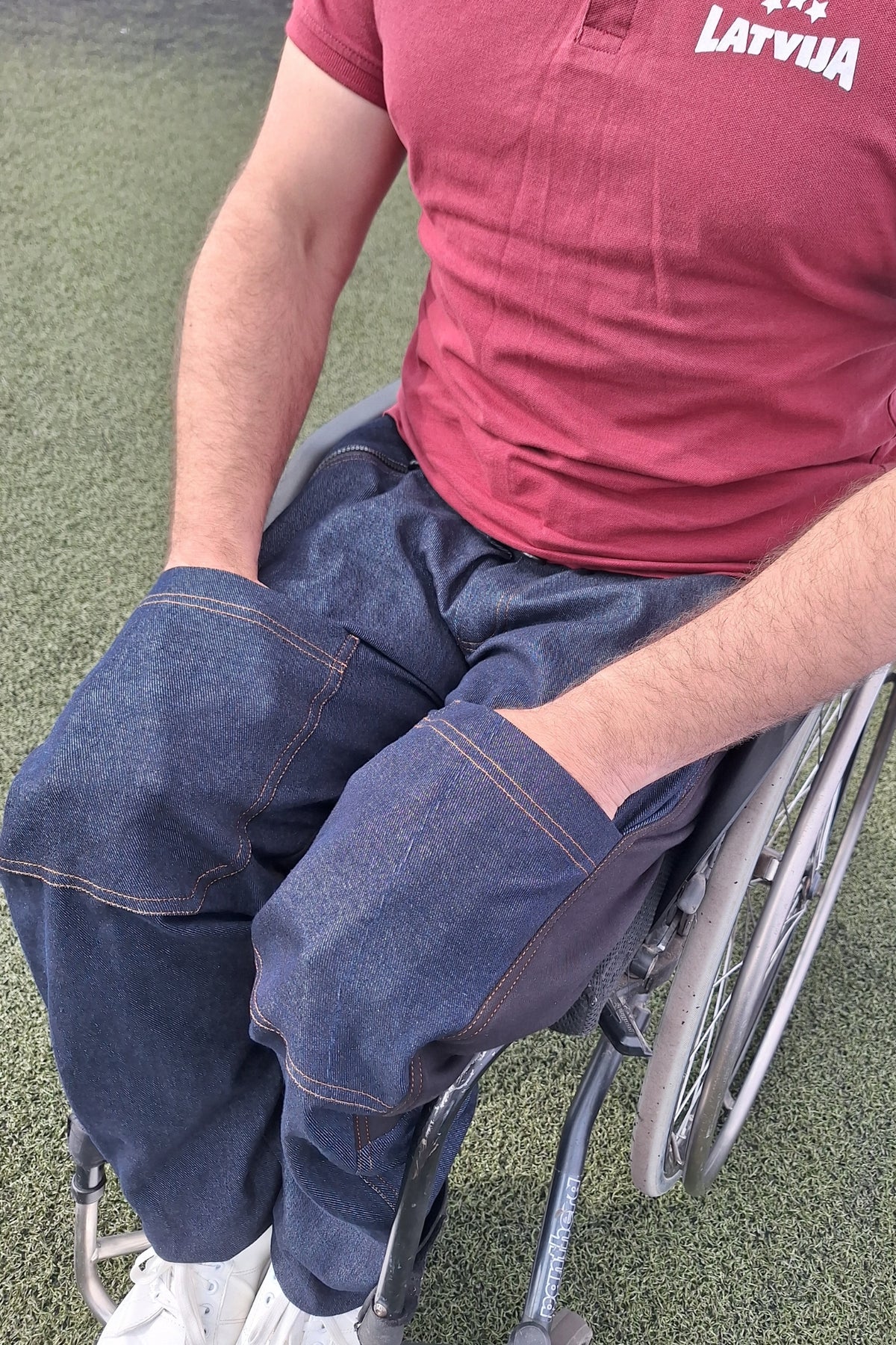Rollstuhlgerechte Jeans für Herren mit heruntergelassener Vorderseite, 100 % Baumwolle