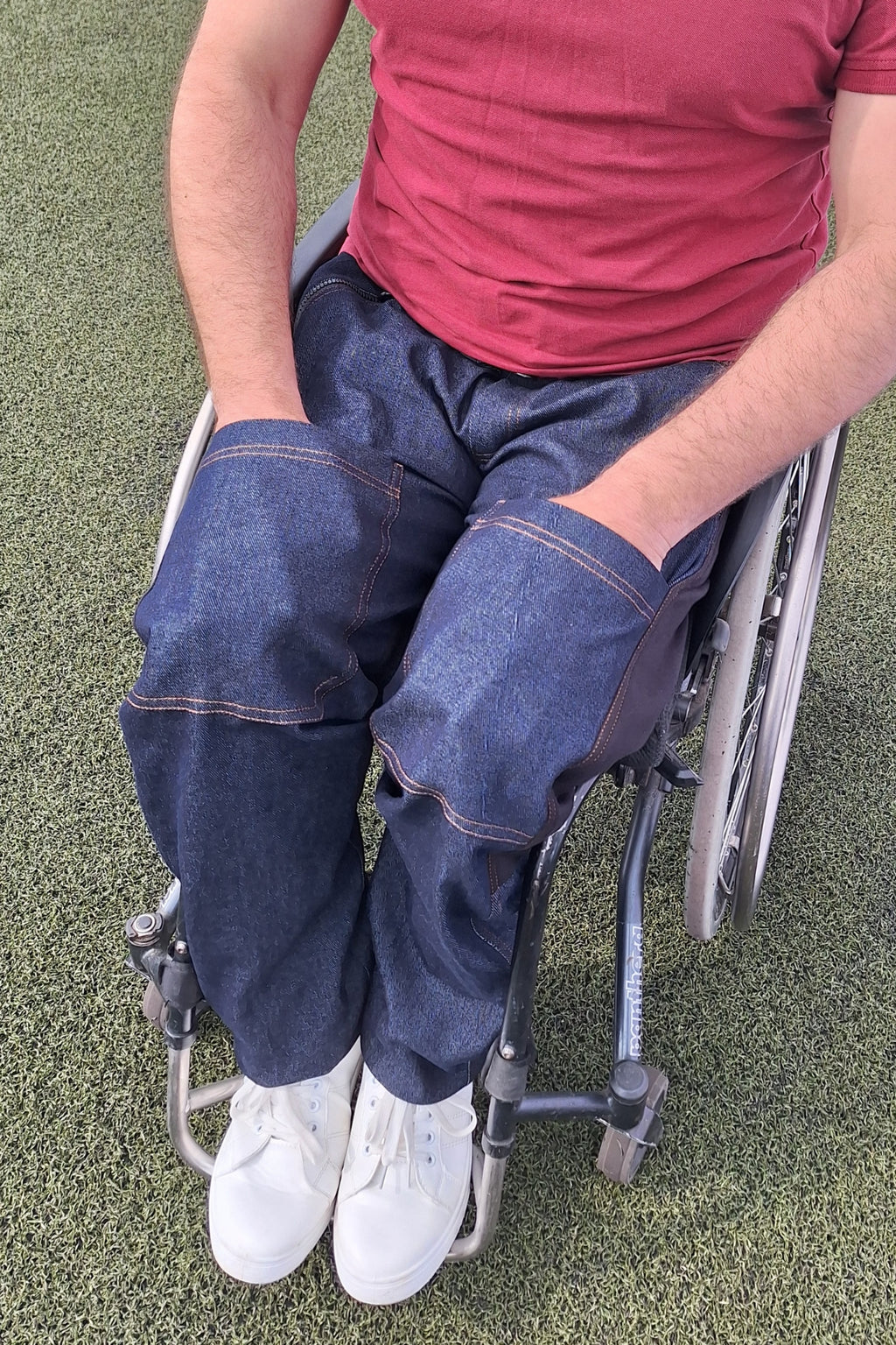 Rollstuhlgerechte Jeans für Herren mit heruntergelassener Vorderseite, 100 % Baumwolle