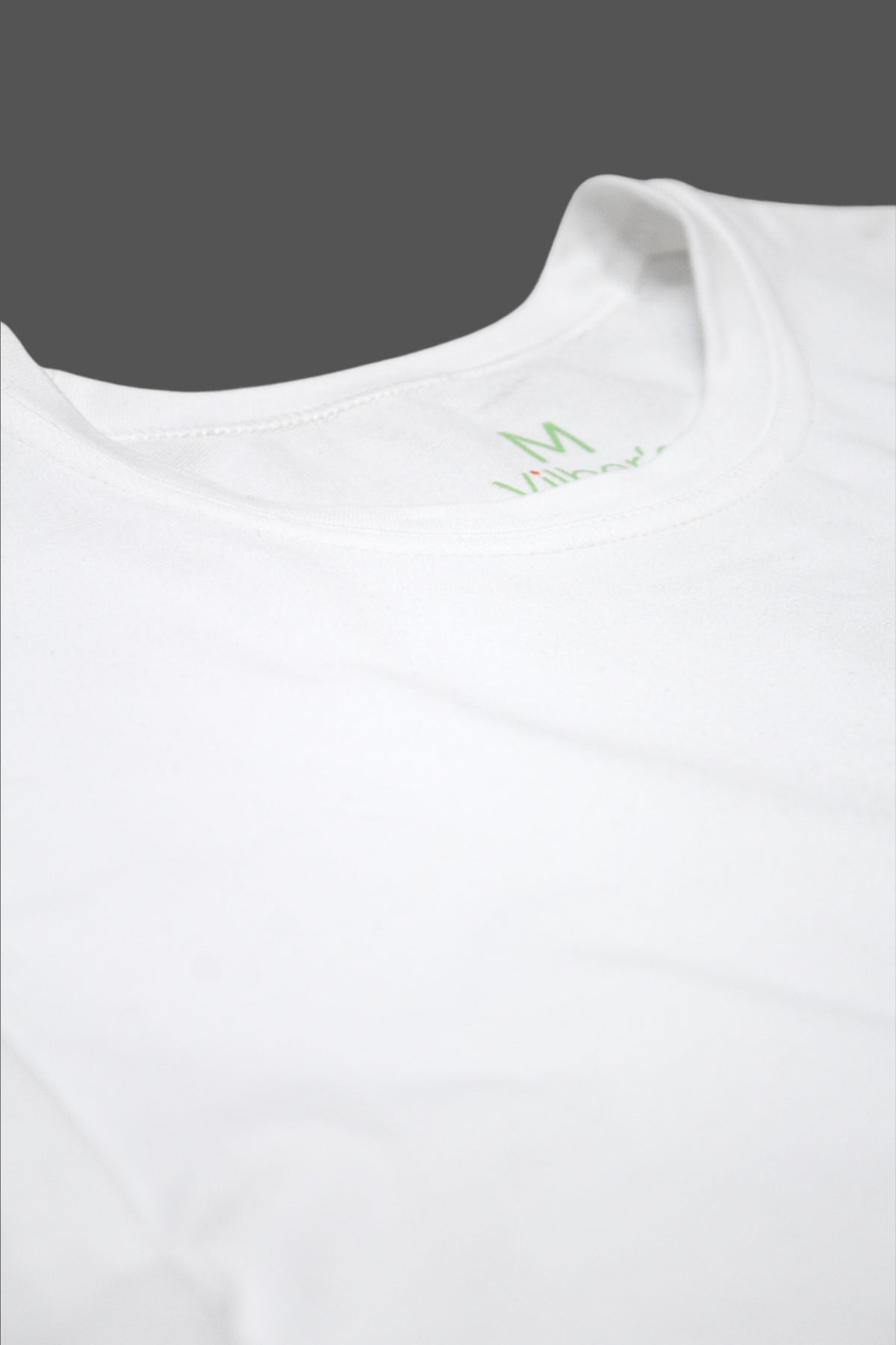 Adaptives Herren-T-Shirt mit zu öffnenden Schultern