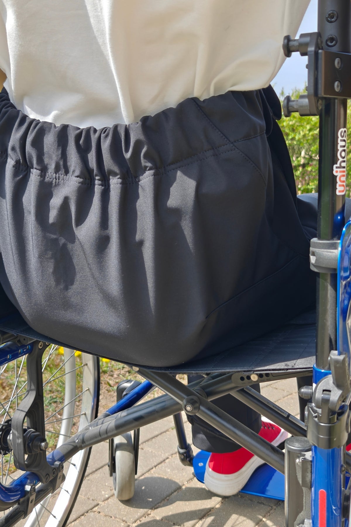 Rollstuhladaptive, warme Softshellhose für Herren