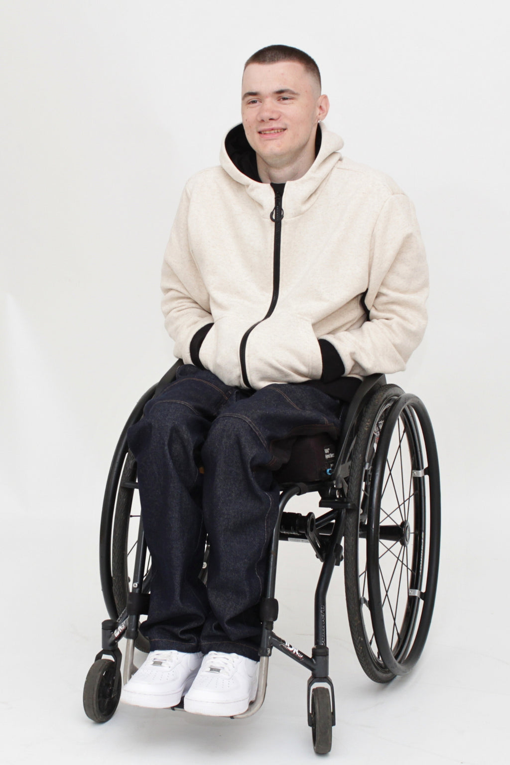 Rollstuhlgerechter Hoodie für Herren