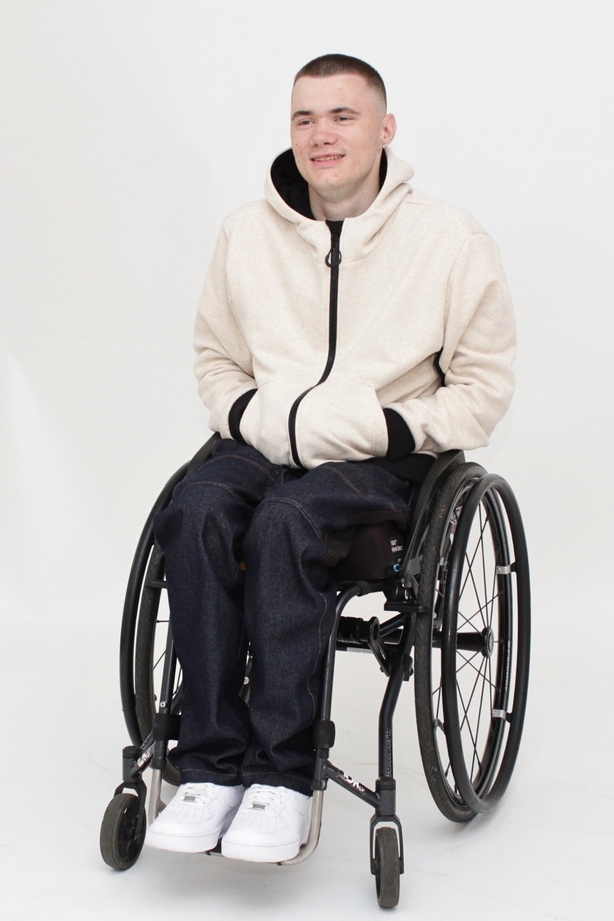 Rollstuhlgerechter Hoodie für Herren