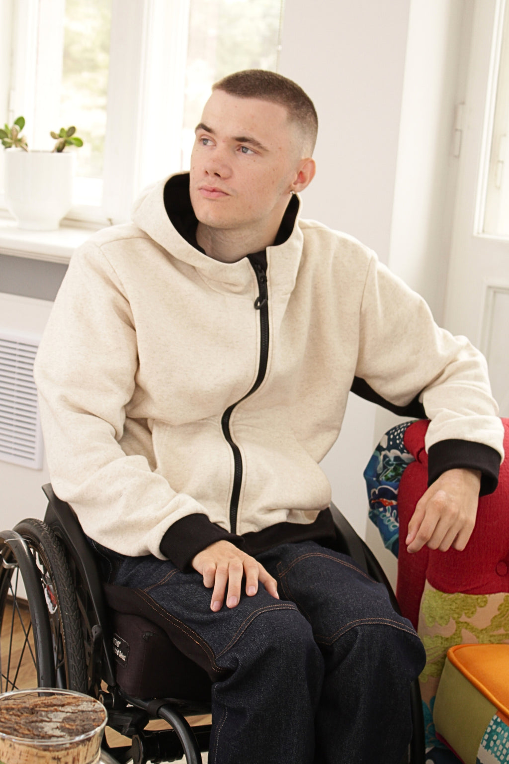 Rollstuhlgerechter Hoodie für Herren