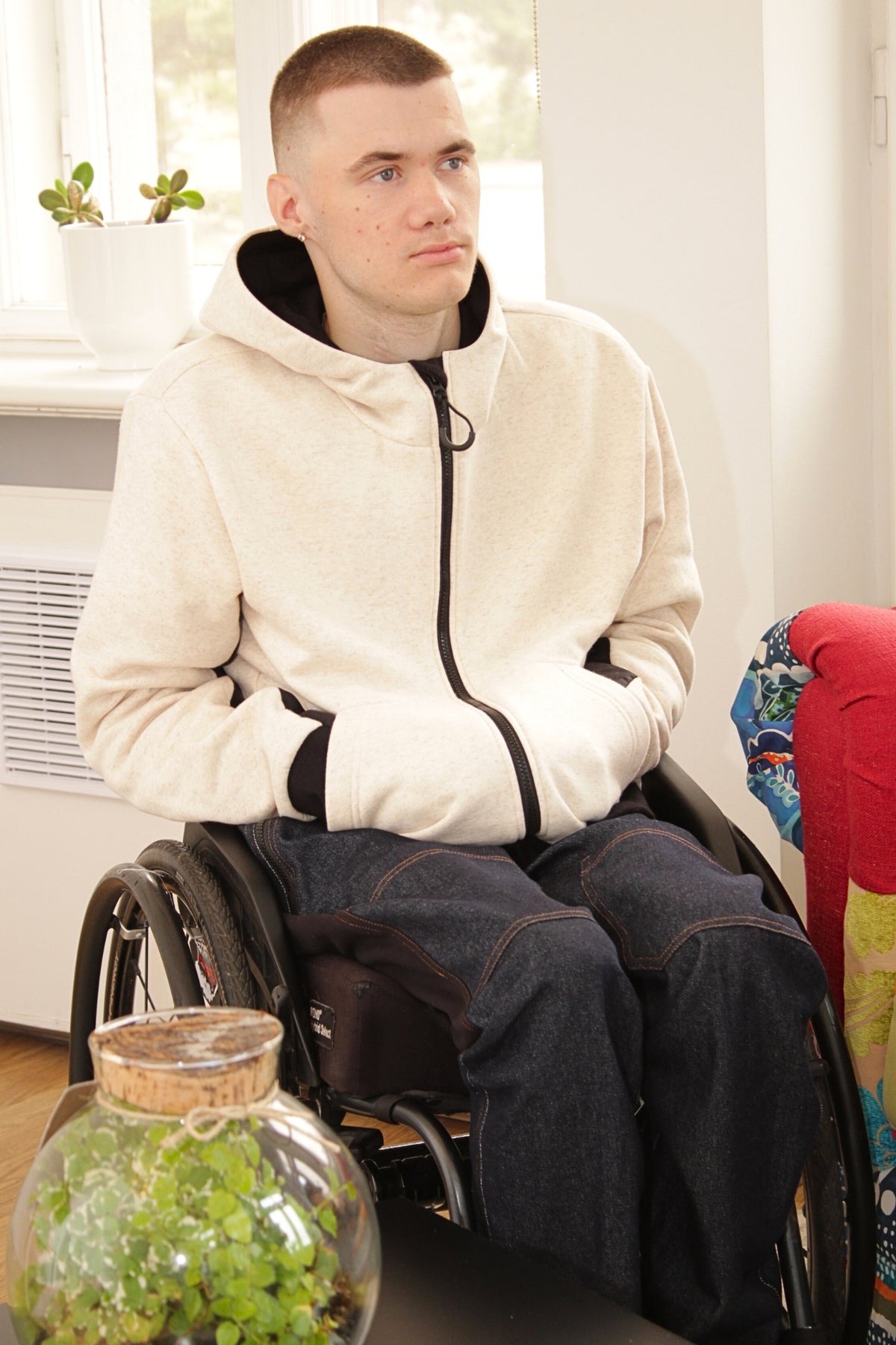 Rollstuhlgerechter Hoodie für Herren