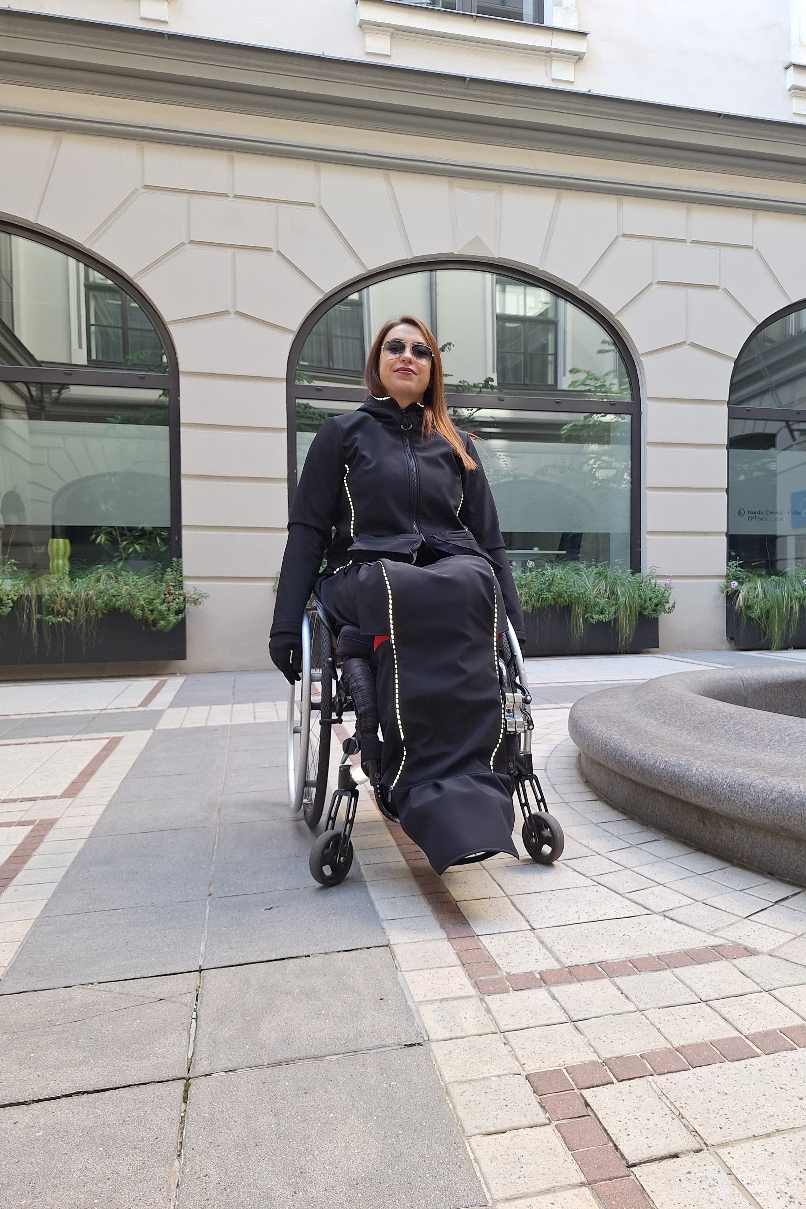 Wheelchair blanket with reflective elements and magnetic closure