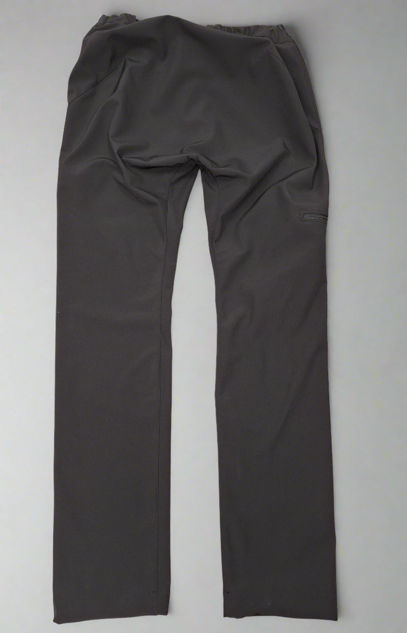 Wheelchair softshell pants with no back seam