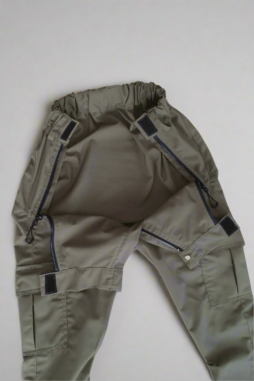 Rollstuhlgerechte Cargohose für Herren mit Seitentaschen
